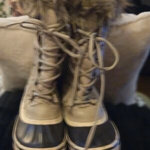Esprit Two-Tone Tan and Black Lace-Up Winter Boots with Faux Fur